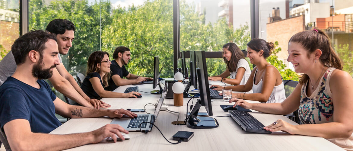 Equipo de Orange trabajando