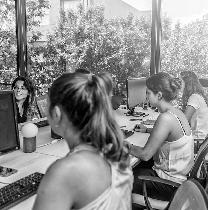 Equipo de Orange trabajando